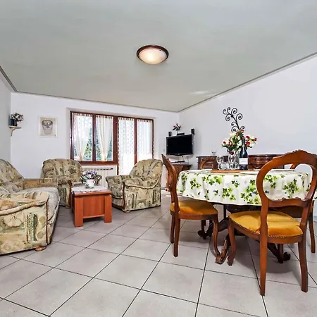 In With Two-bedrooms 5 Apartment Rovinj