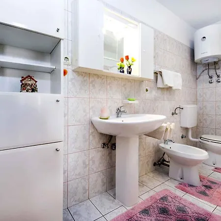In With Two-bedrooms 5 Apartment *