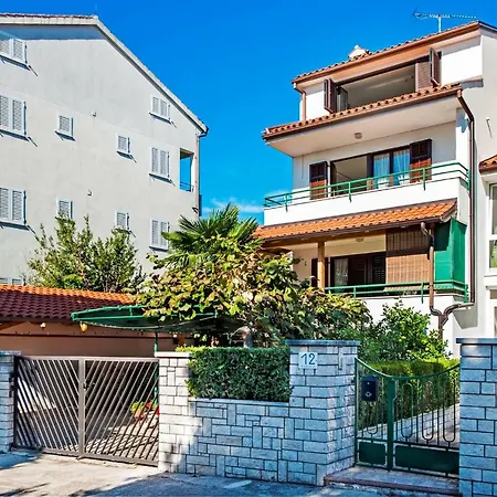 In With Two-bedrooms 5 Apartment *